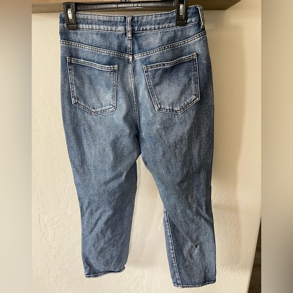 PacSun| Mom Jean in Distressed, Ripped Knee Style—Size 28••• - Picture 4 of 12